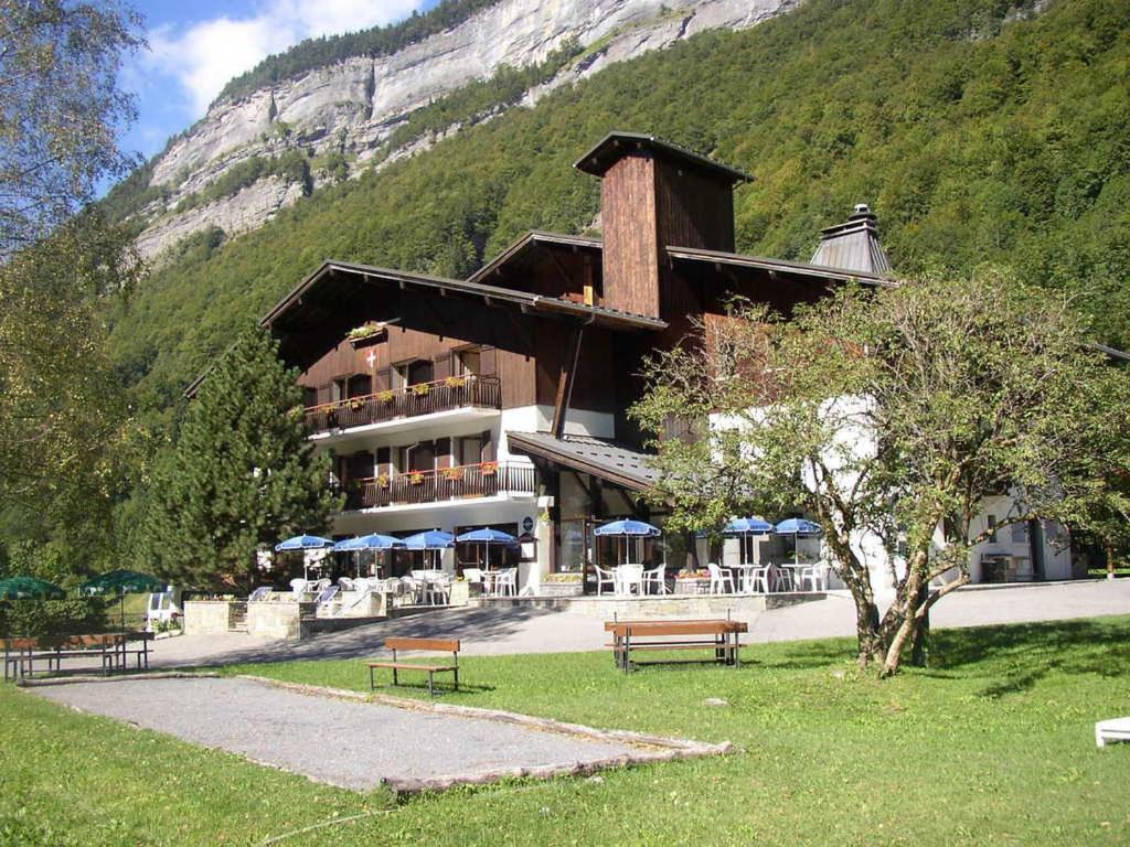 Hotel Et Centre De Vacances Le Choucas Sixt-Fer-a-Cheval Экстерьер фото